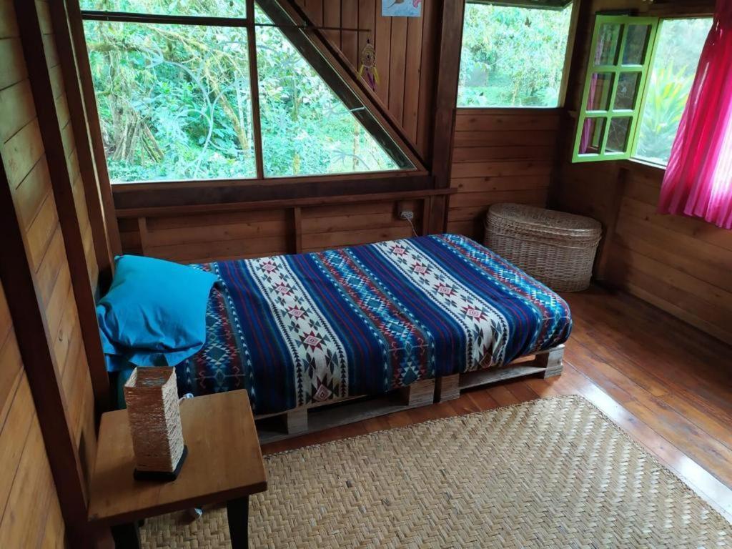 Mindo Eco Chalet Con Rio Y Cascada ภายนอก รูปภาพ